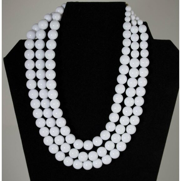 White Plastic Graduated Beads 3 Strand Choker Necklace 17 Inches - Picture 1 of 2